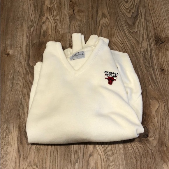 Chicago Bulls V-neck Sweater - Picture 2 of 2